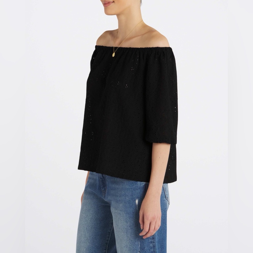 COLETTE
Off Shoulder Knit Top